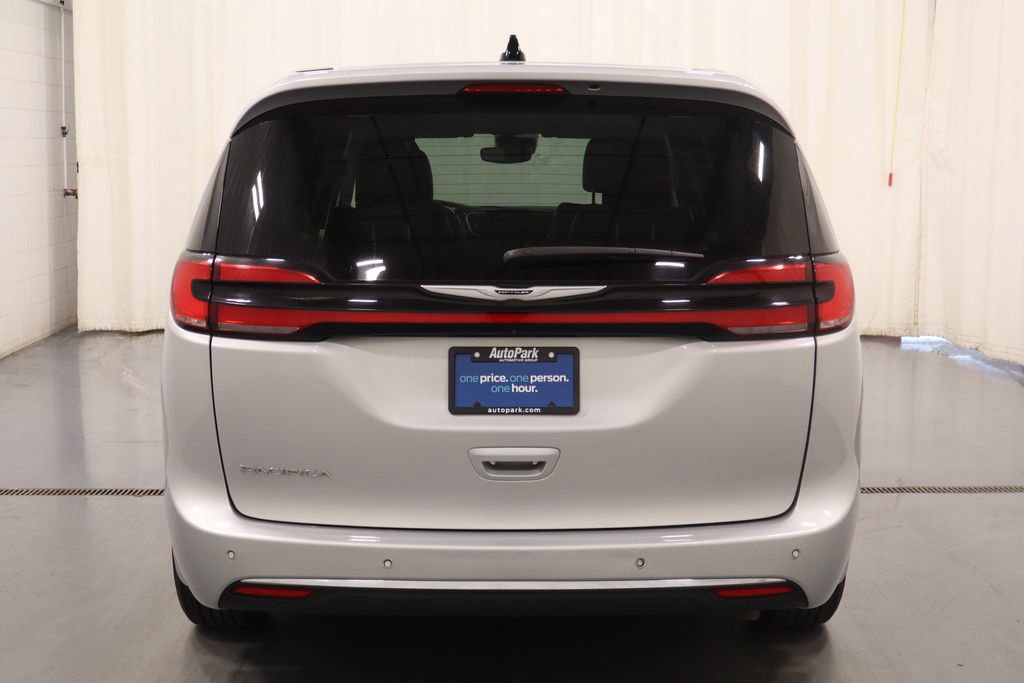 Used 2024 Chrysler Pacifica Touring-L image 8
