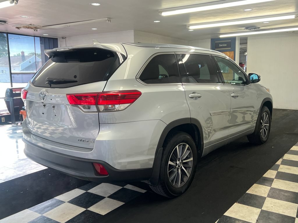 Used 2018 Toyota Highlander XLE AWD/4WD image 14