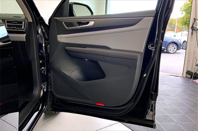 Used 2025 Volkswagen Atlas Peak Edition SE image 24