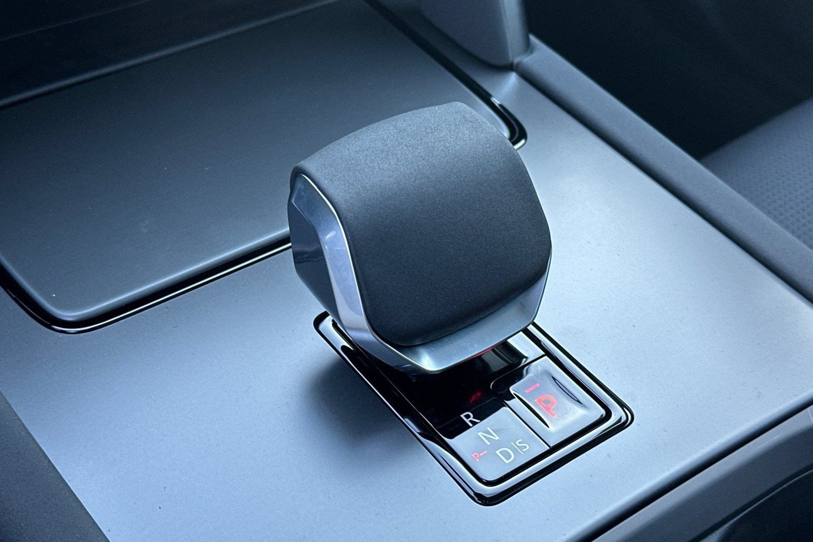 New 2025 Land Rover Discovery Sport S AWD/4WD image 18