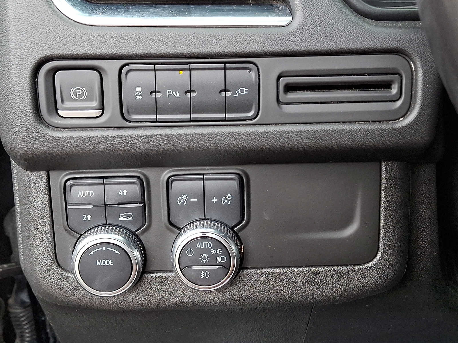Used 2021 GMC Yukon SLE AWD/4WD image 24