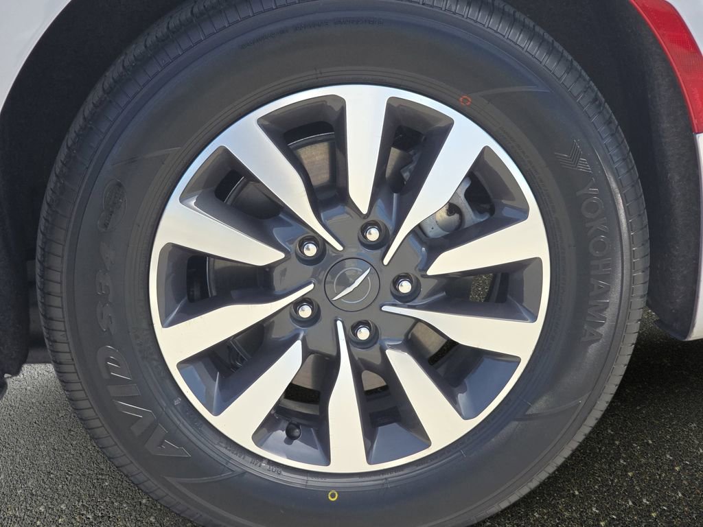 Used 2022 Chrysler Pacifica Limited FWD image 38
