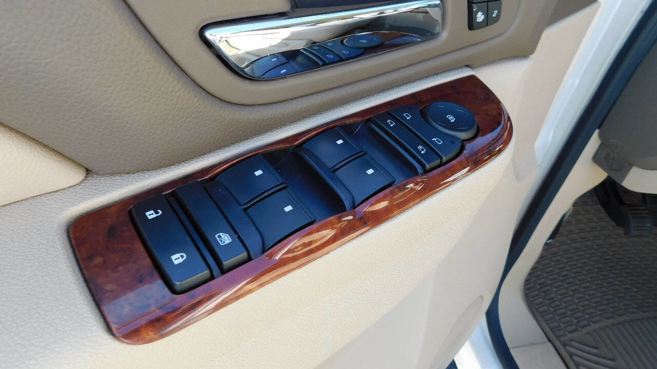 Used 2013 Chevrolet Suburban LTZ image 30