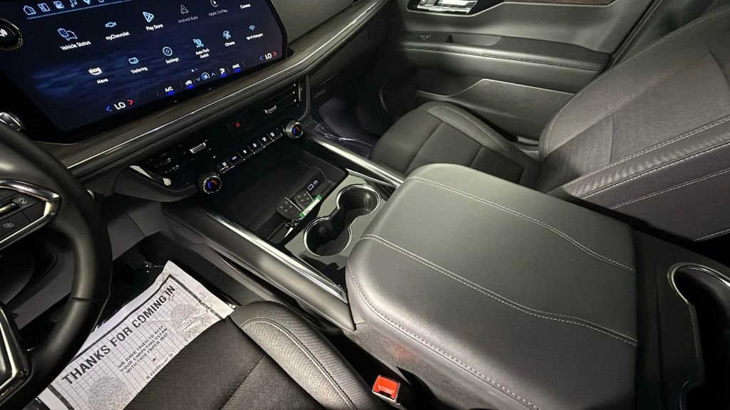 Used 2025 Chevrolet Suburban LS image 25