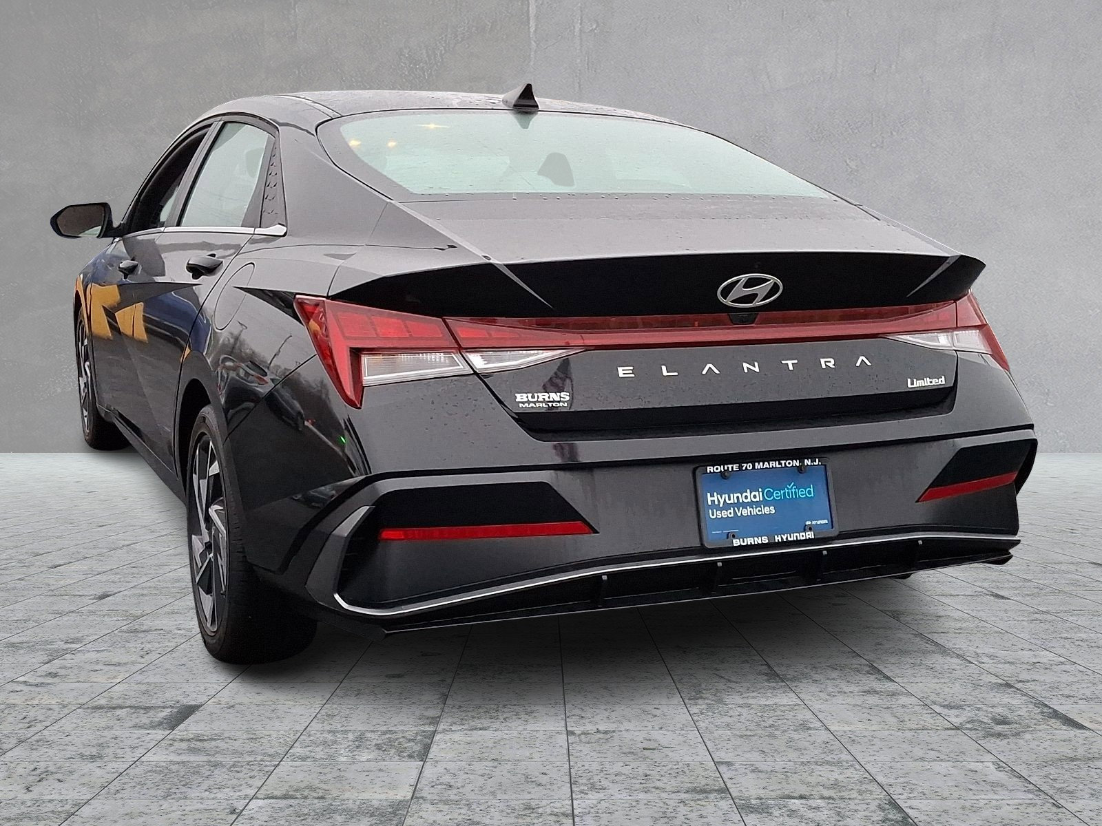 Used 2025 Hyundai Elantra Limited image 8