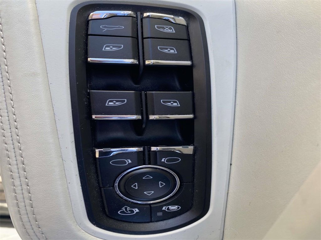 Used 2020 Porsche Macan S image 12