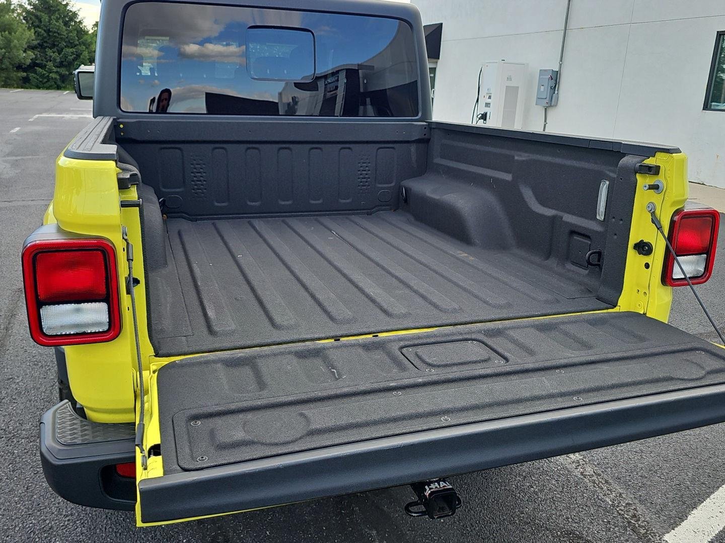 Used 2023 Jeep Gladiator Sport AWD/4WD image 30
