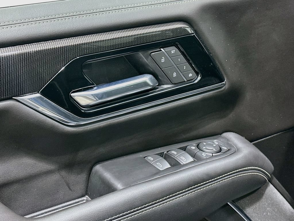 Used 2025 GMC Yukon XL Elevation RWD image 18