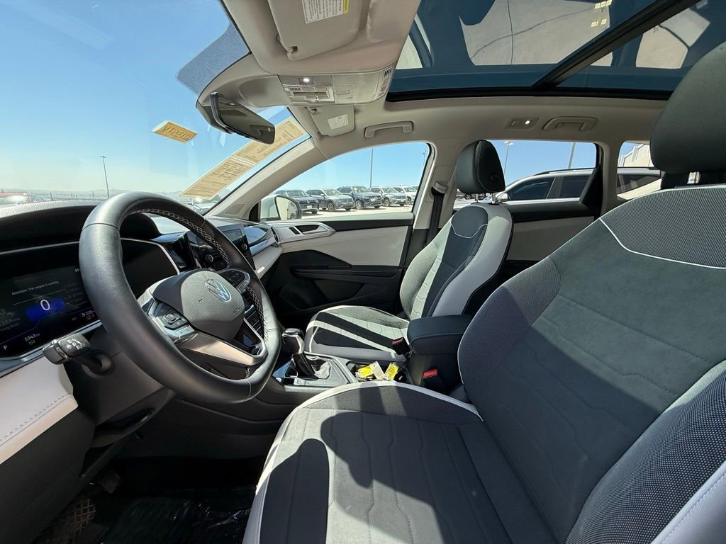 Certified 2025 Volkswagen Taos SE FWD image 8