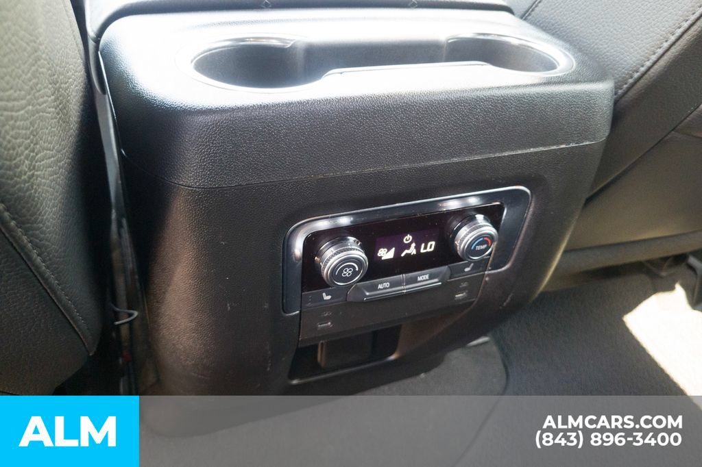 Used 2025 GMC Yukon Denali AWD/4WD image 23