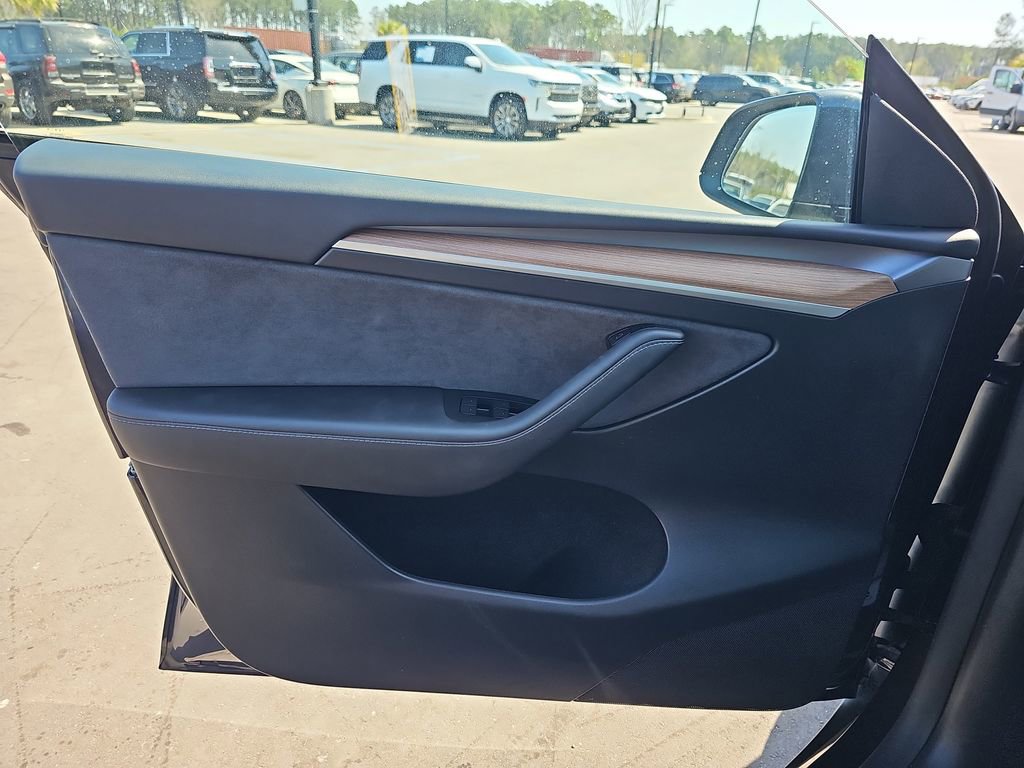 Used 2024 Tesla Model Y Long Range image 31