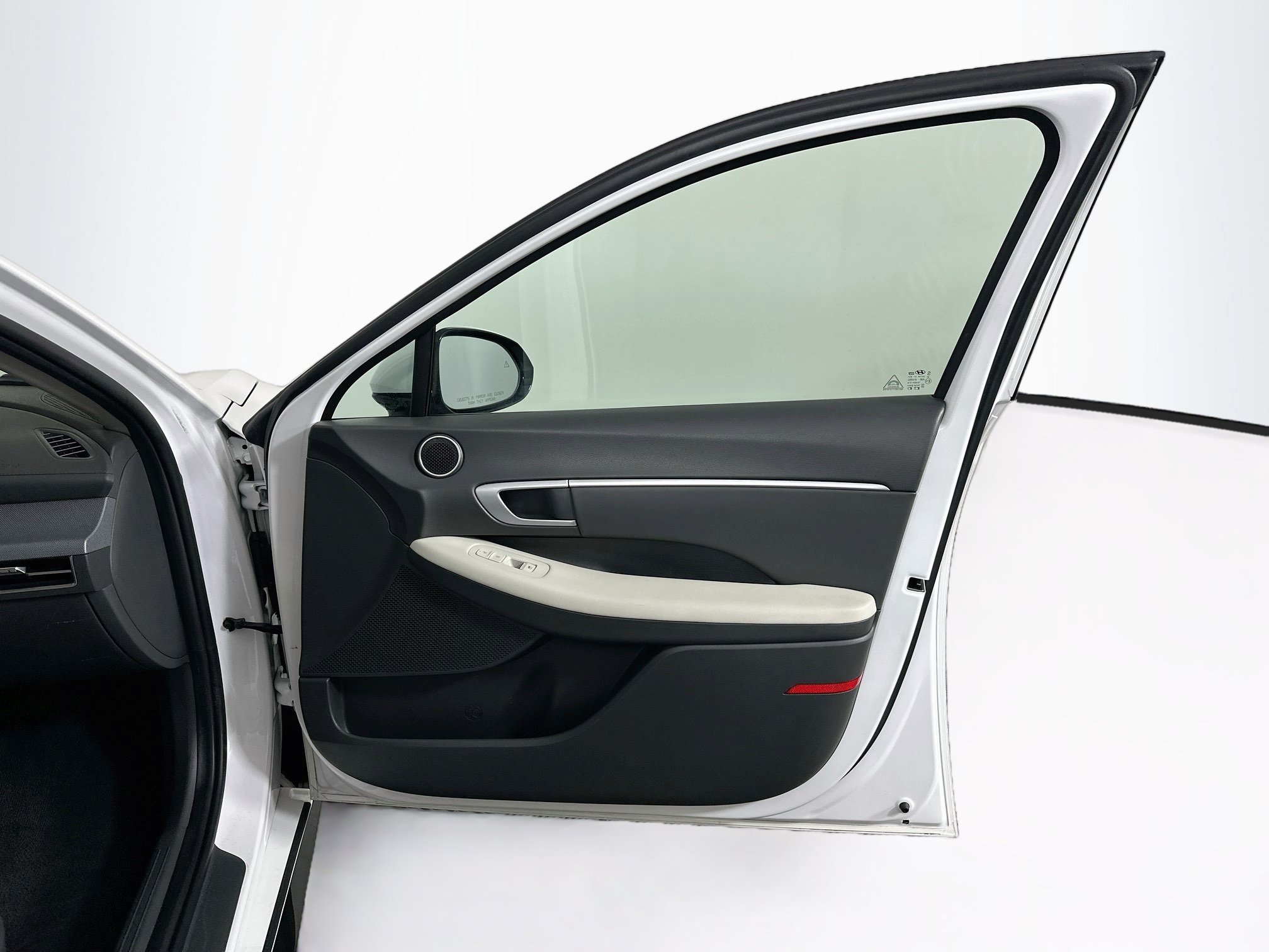 Used 2025 Hyundai Sonata SEL FWD image 30