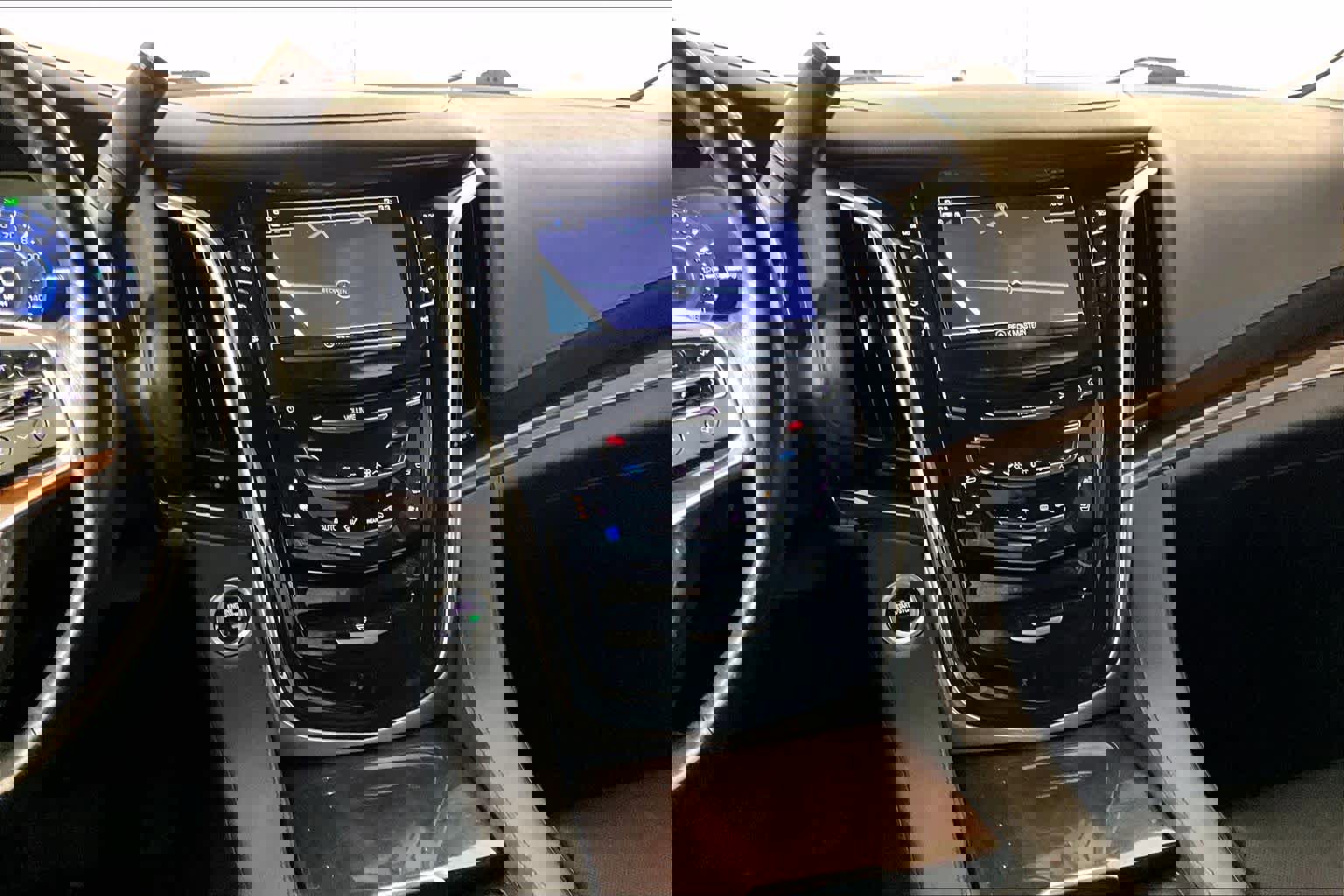 Used 2019 Cadillac Escalade ESV Premium Luxury image 7