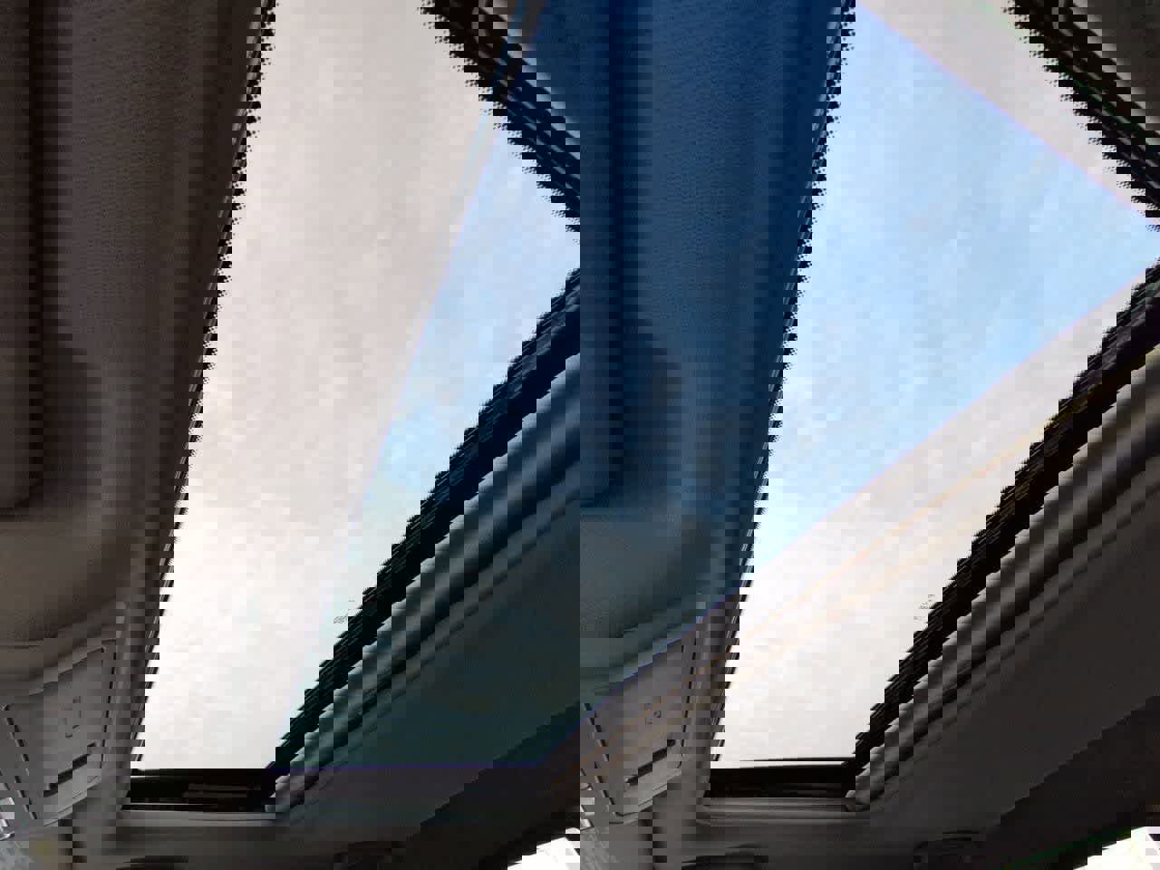 Used 2022 Nissan Frontier SV w/ SV Premium Package image 19