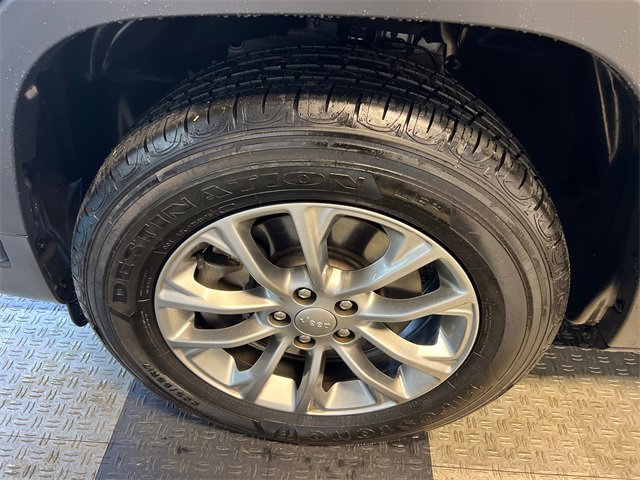 Used 2020 Jeep Cherokee Latitude Plus w/ Cold Weather Group image 9