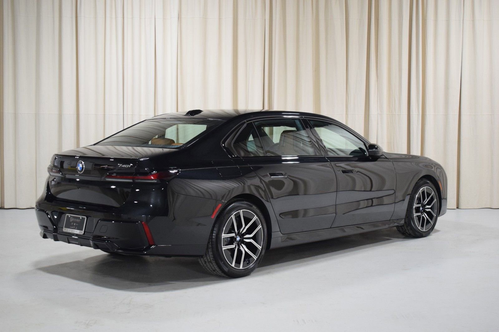 Used 2025 BMW 740i xDrive image 9