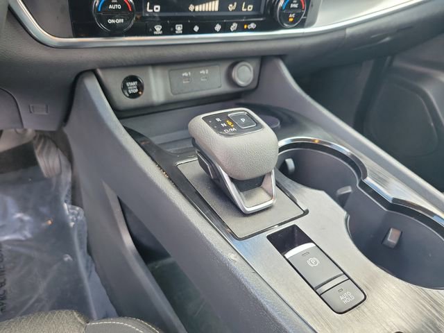 Used 2024 Nissan Rogue SV image 20