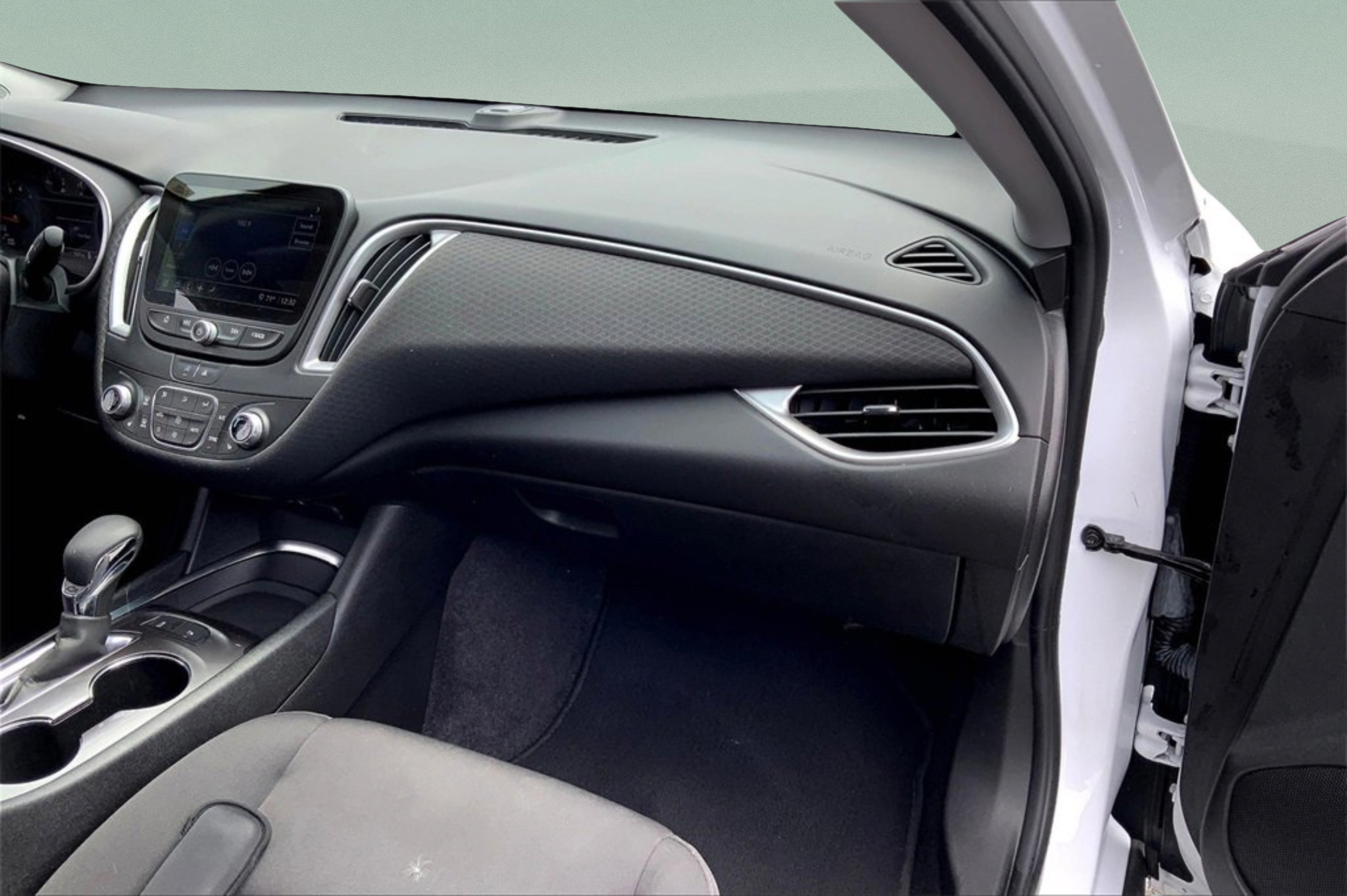Used 2022 Chevrolet Malibu LT FWD image 17