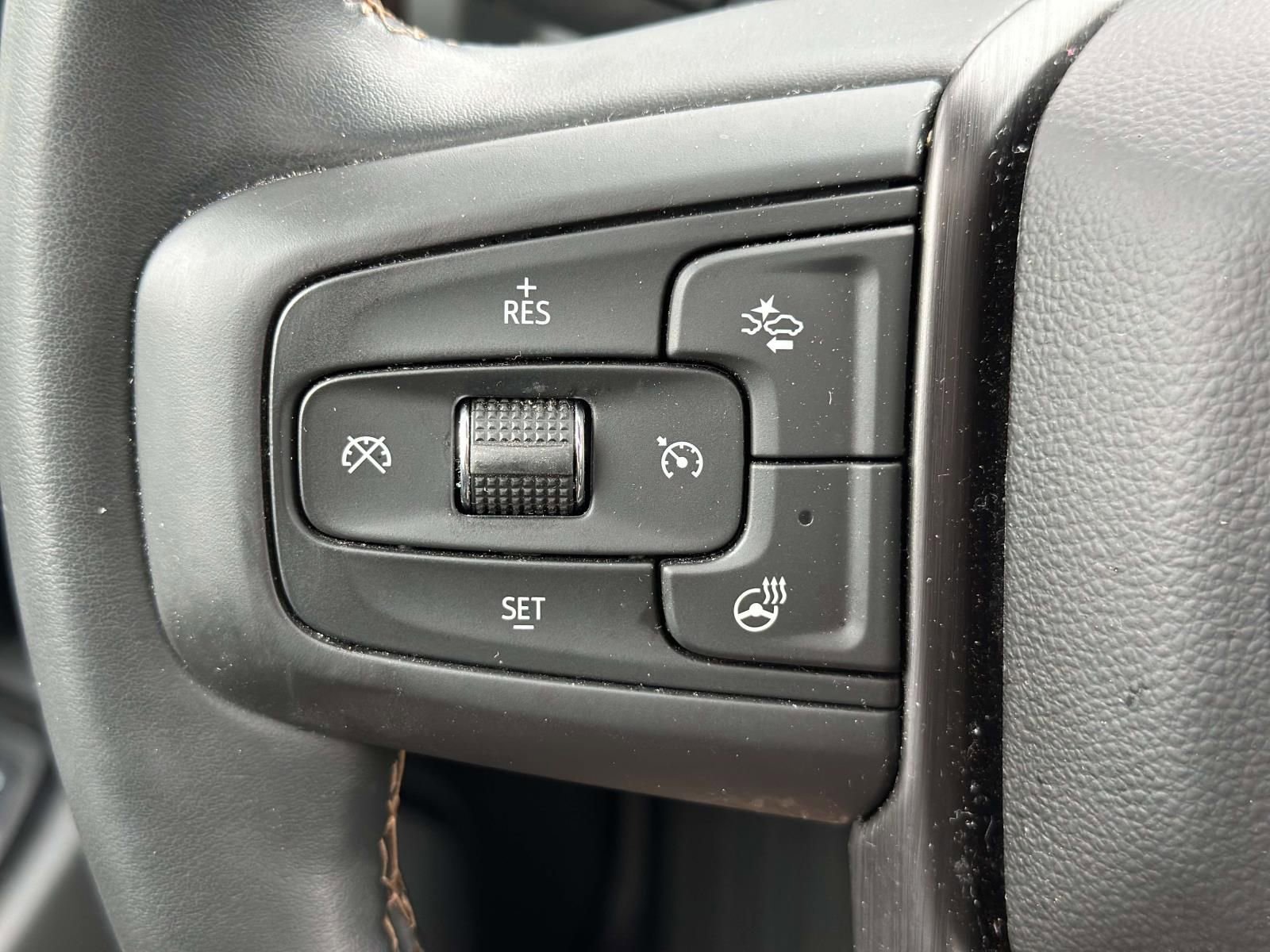 Used 2024 GMC Sierra 2500 AT4 w/ Technology Package AWD/4WD image 14