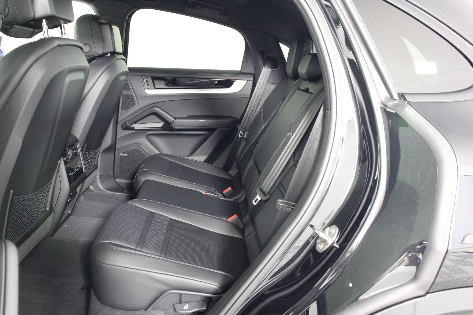 New 2026 Porsche Cayenne S AWD/4WD image 18