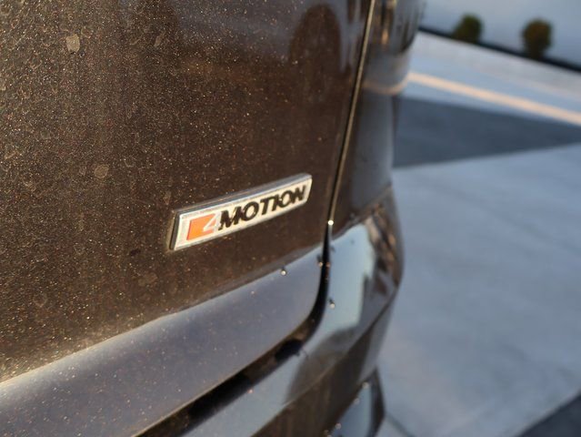 Used 2022 Volkswagen Atlas Cross Sport SEL R-Line image 15