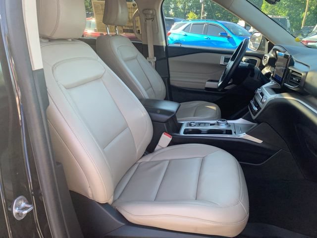Used 2023 Ford Explorer XLT w/ Equipment Group 202A AWD/4WD image 16