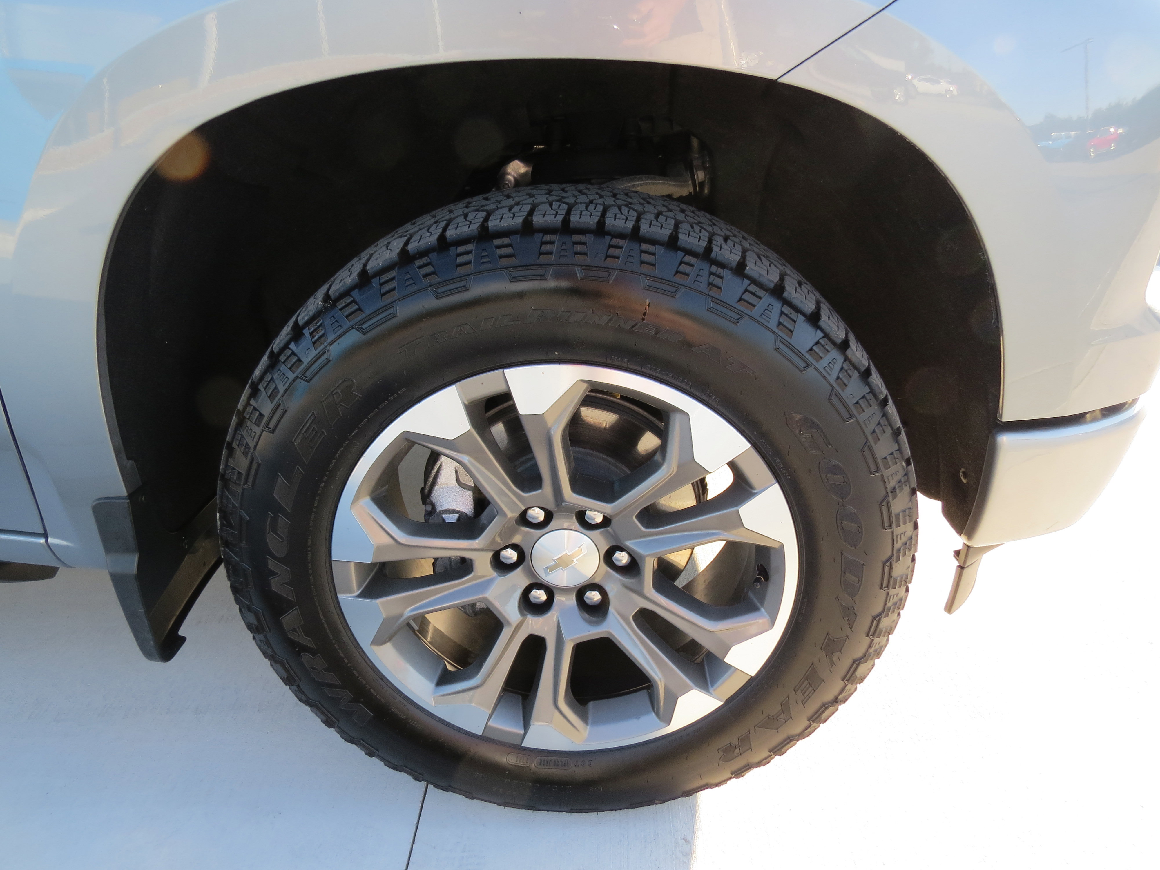 Used 2024 Chevrolet Silverado 1500 High Country w/ Technology Package AWD/4WD image 9