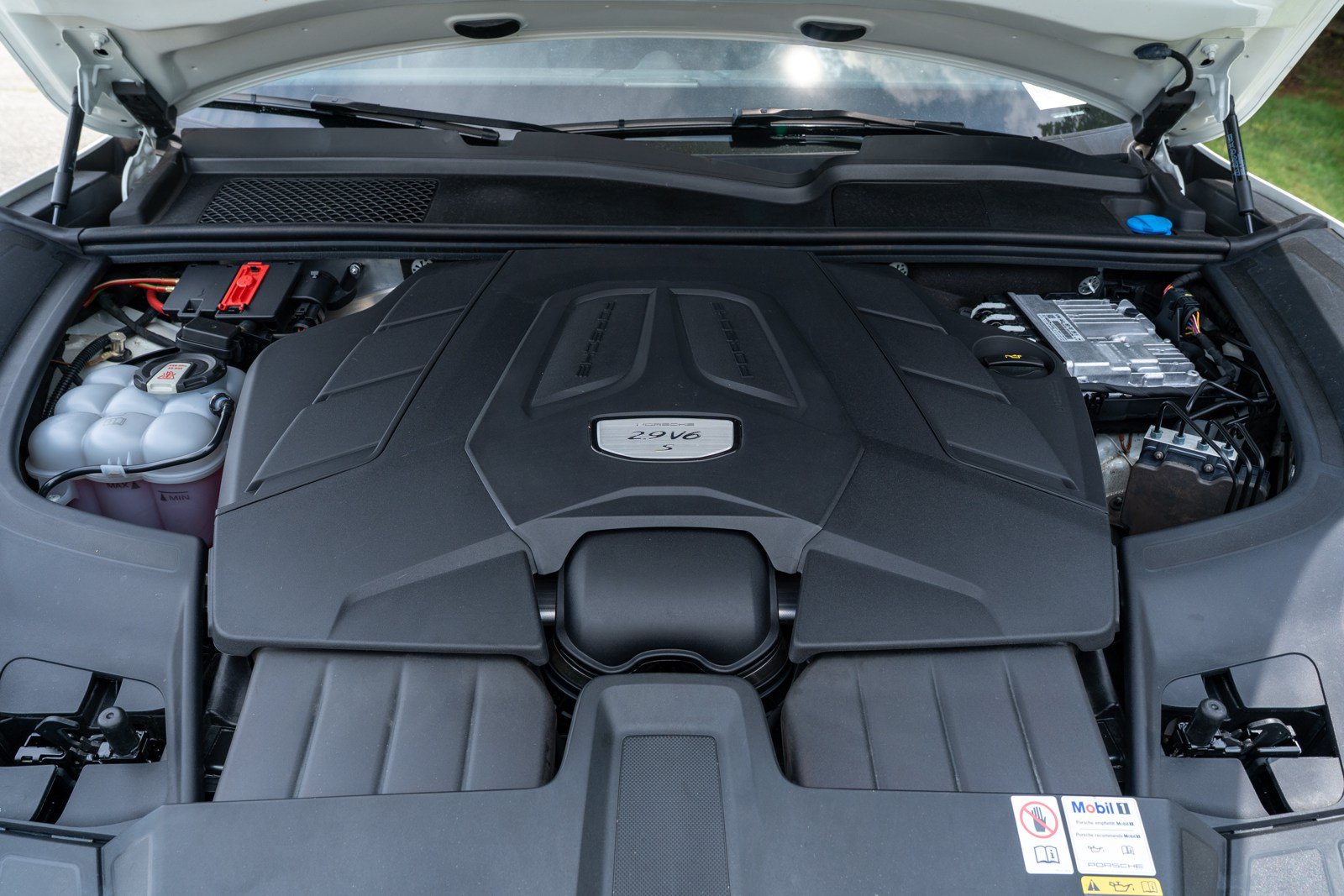 Certified 2023 Porsche Cayenne S AWD/4WD image 17