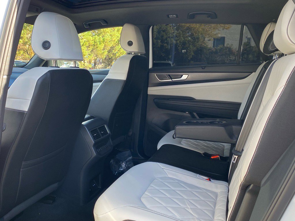 Certified 2025 Volkswagen Atlas Cross Sport SEL Premium R-Line image 20