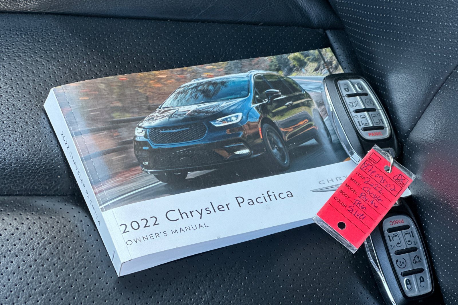 Used 2022 Chrysler Pacifica Touring-L image 28