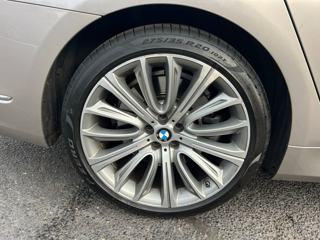Used 2021 BMW 750i xDrive w/ Executive Package AWD/4WD image 36