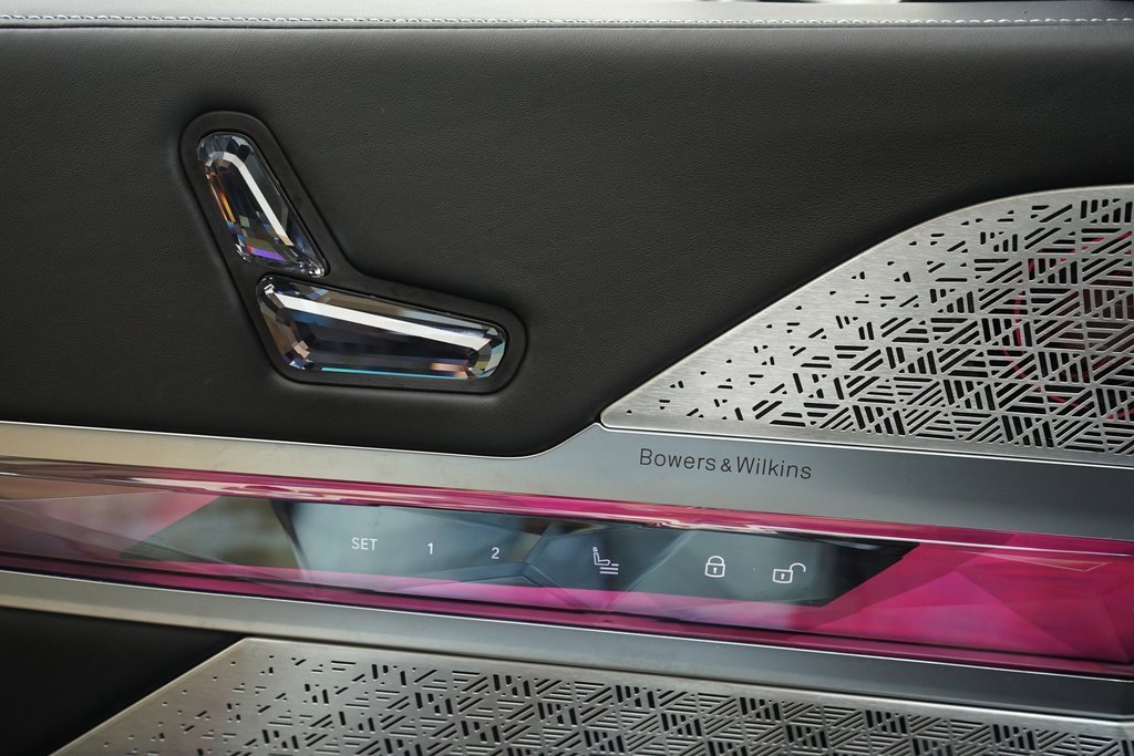 Used 2023 BMW 760i xDrive image 31