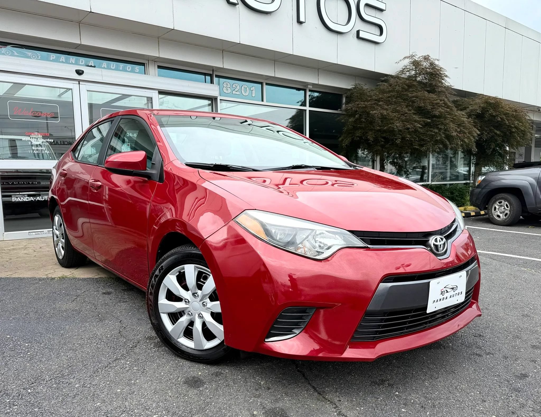 Used 2015 Toyota Corolla LE FWD image 1