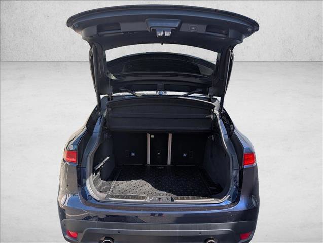 Used 2019 Jaguar F-PACE Premium image 7
