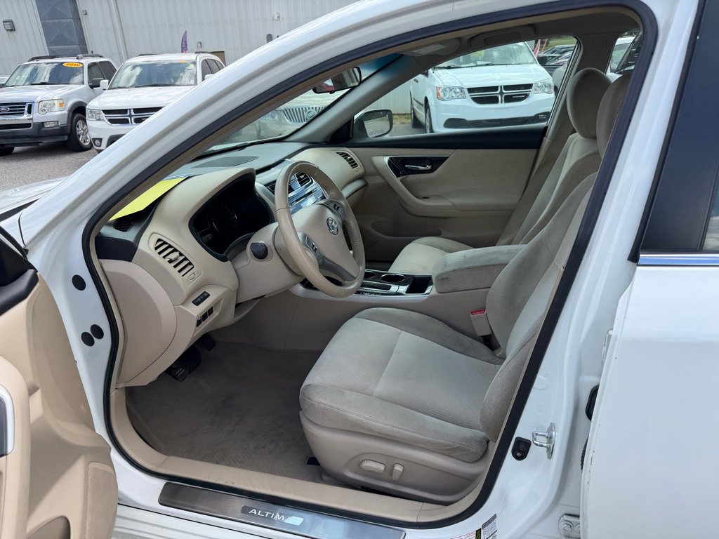 Used 2013 Nissan Altima 2.5 SV FWD image 10