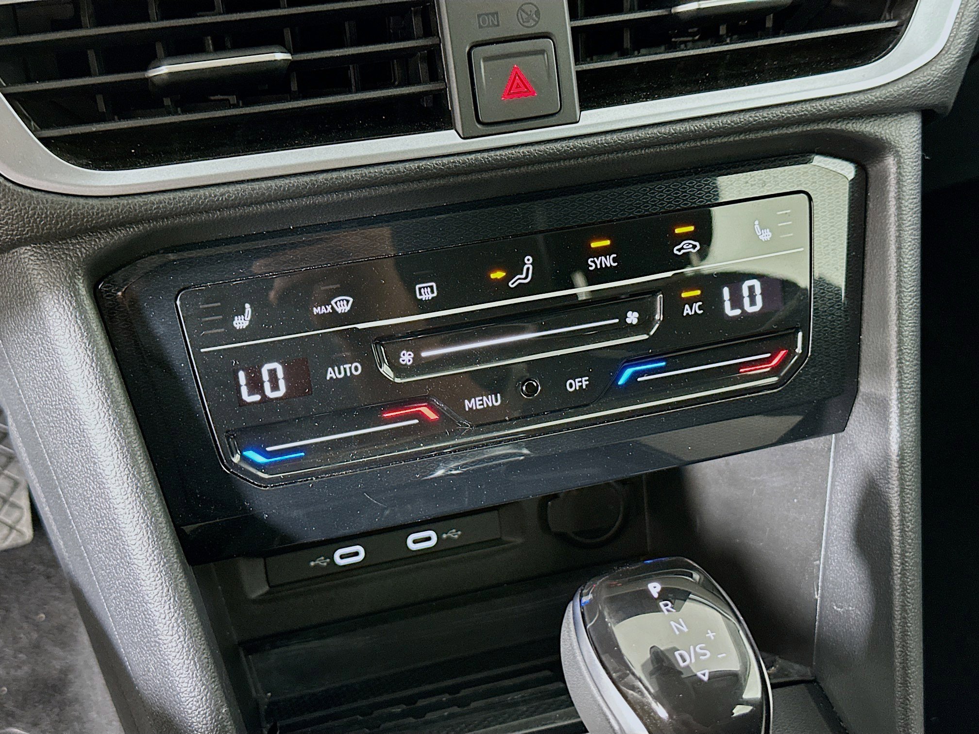 Used 2025 Volkswagen Taos SE FWD image 23