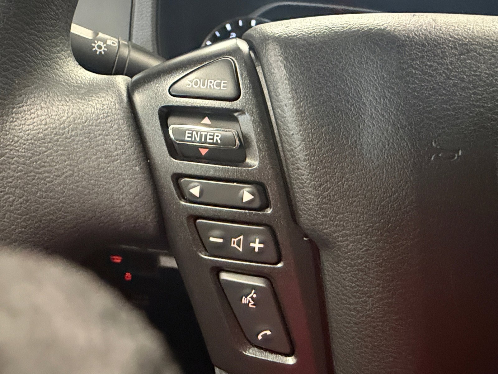 Used 2024 Nissan Frontier SV w/ Technology Package RWD image 18