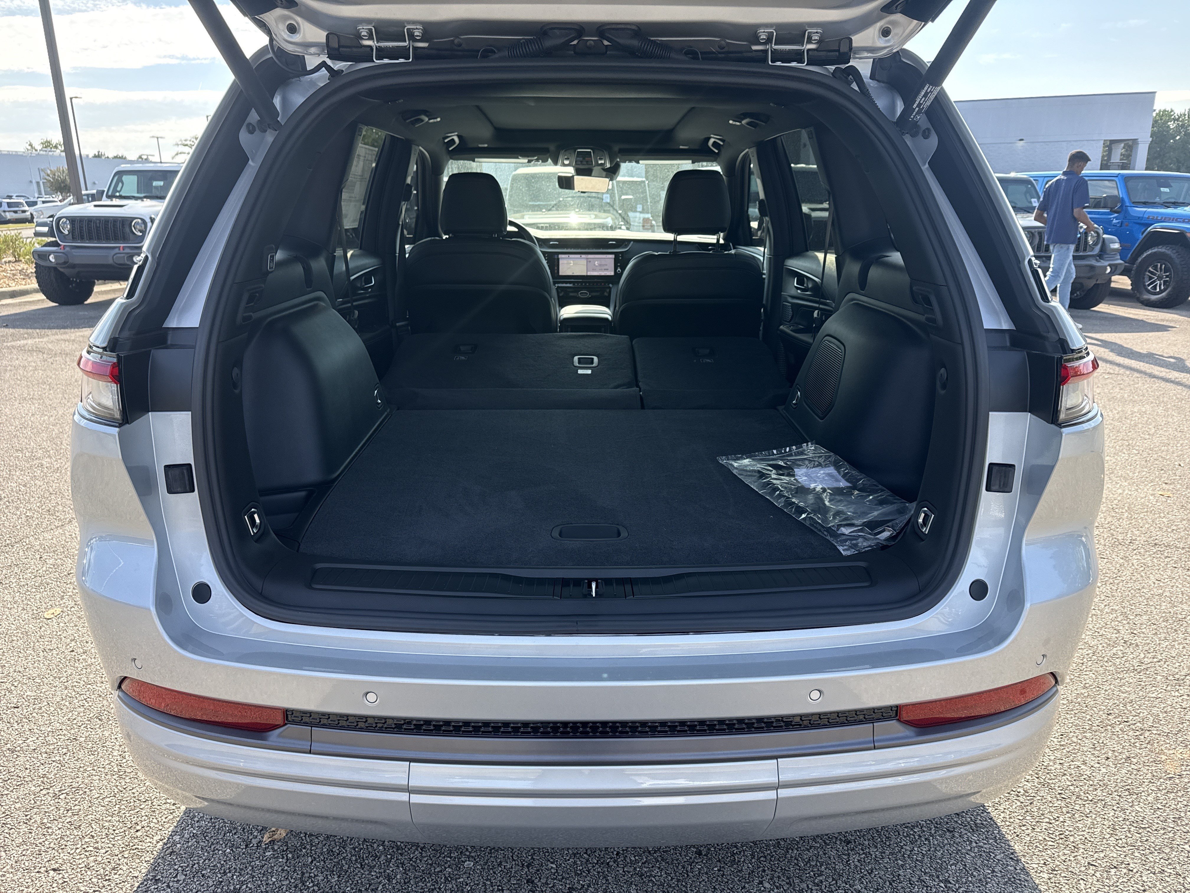 New 2026 Jeep Grand Cherokee Limited AWD/4WD image 18