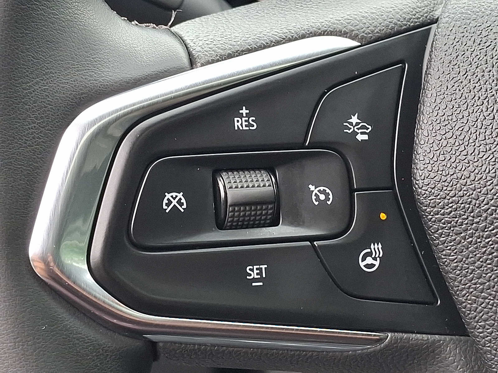 Used 2024 Chevrolet Trax ACTIV w/ Sunroof Package FWD image 21
