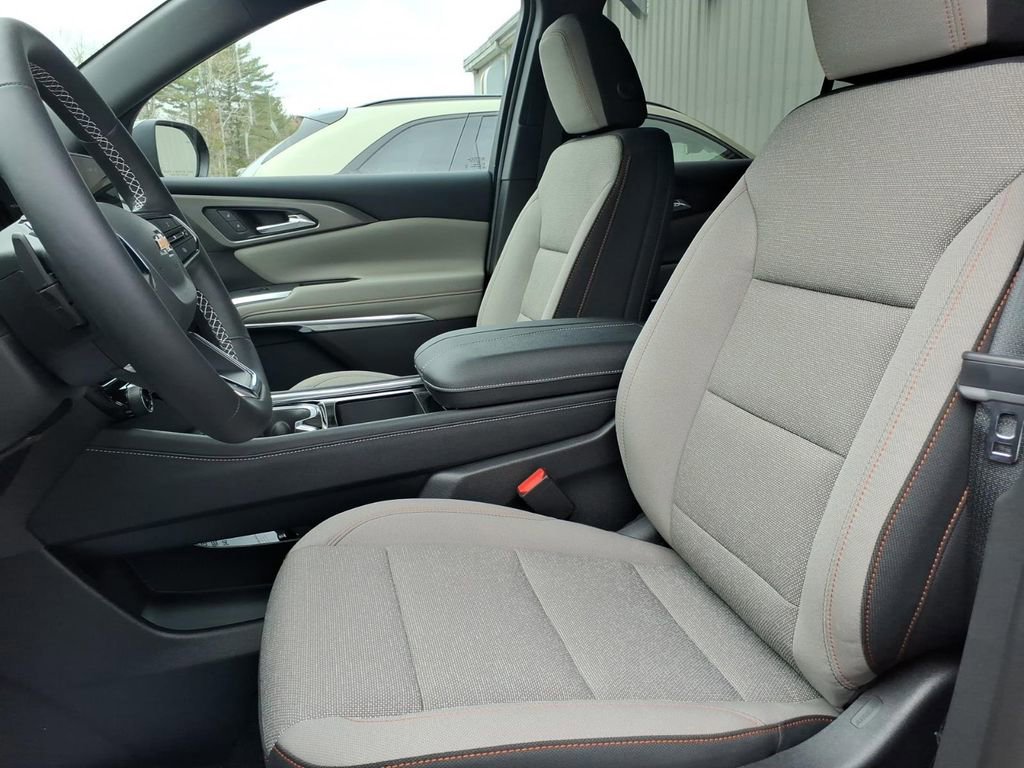 New 2026 Chevrolet Traverse LT w/ Driver Confidence Package AWD/4WD image 13