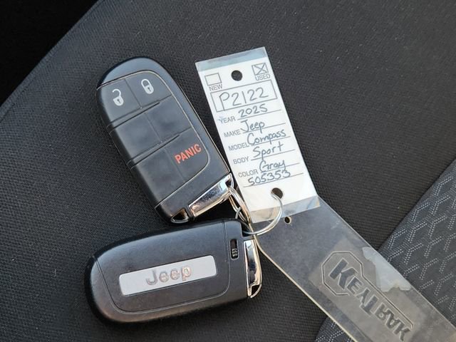 Used 2025 Jeep Compass Sport image 31