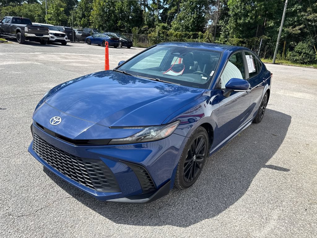 Used 2025 Toyota Camry SE FWD image 4