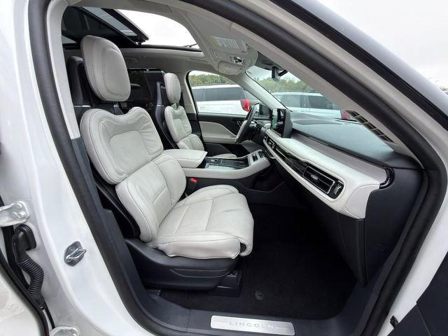Used 2025 Lincoln Aviator Reserve w/ Equipment Group 201A image 9