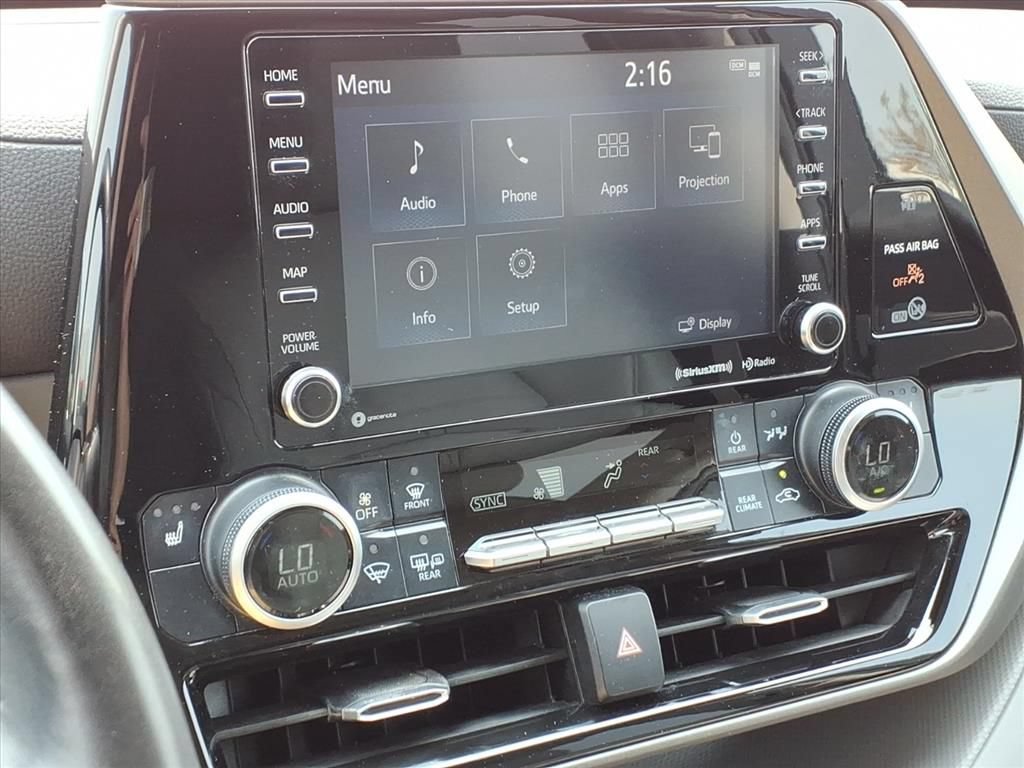 Used 2020 Toyota Highlander XLE AWD/4WD image 26