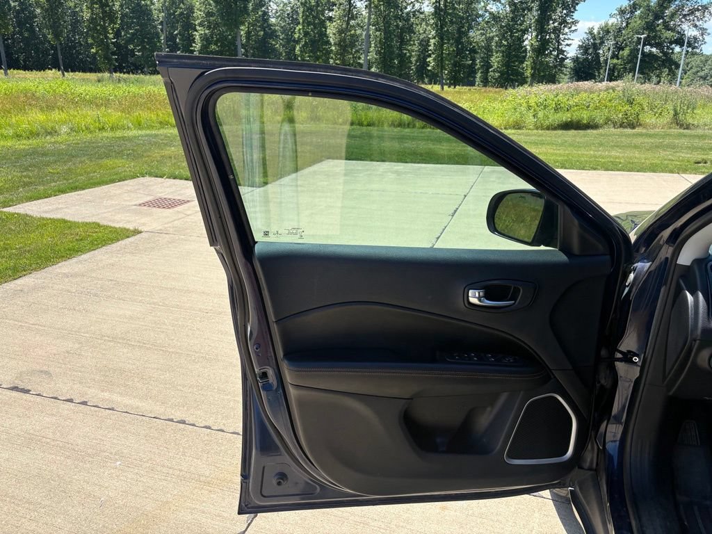 Used 2019 Jeep Compass Limited AWD/4WD image 10