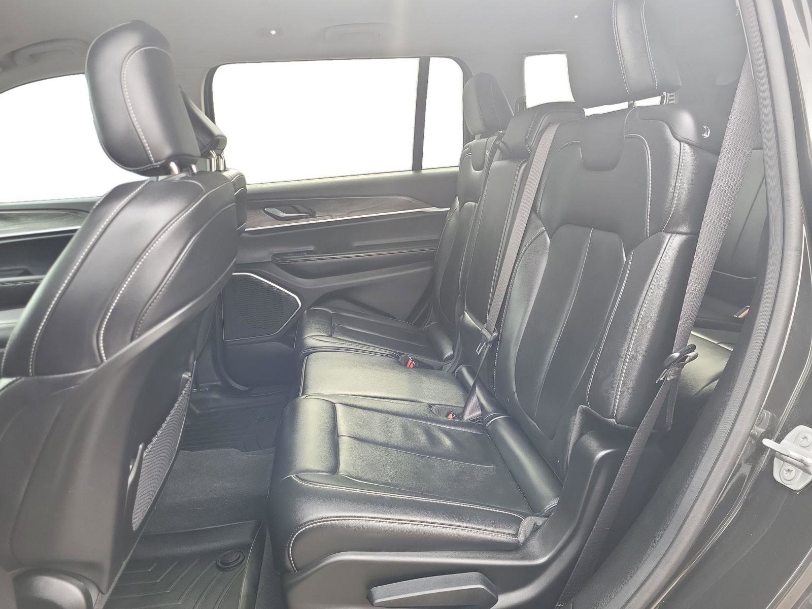 Used 2022 Jeep Grand Cherokee L Limited image 19