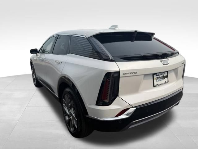 Certified 2025 Cadillac Optiq Luxury 2 w/ LPO, Floor Liner Package AWD/4WD image 10