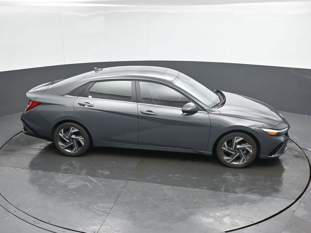 Used 2025 Hyundai Elantra Limited FWD image 33