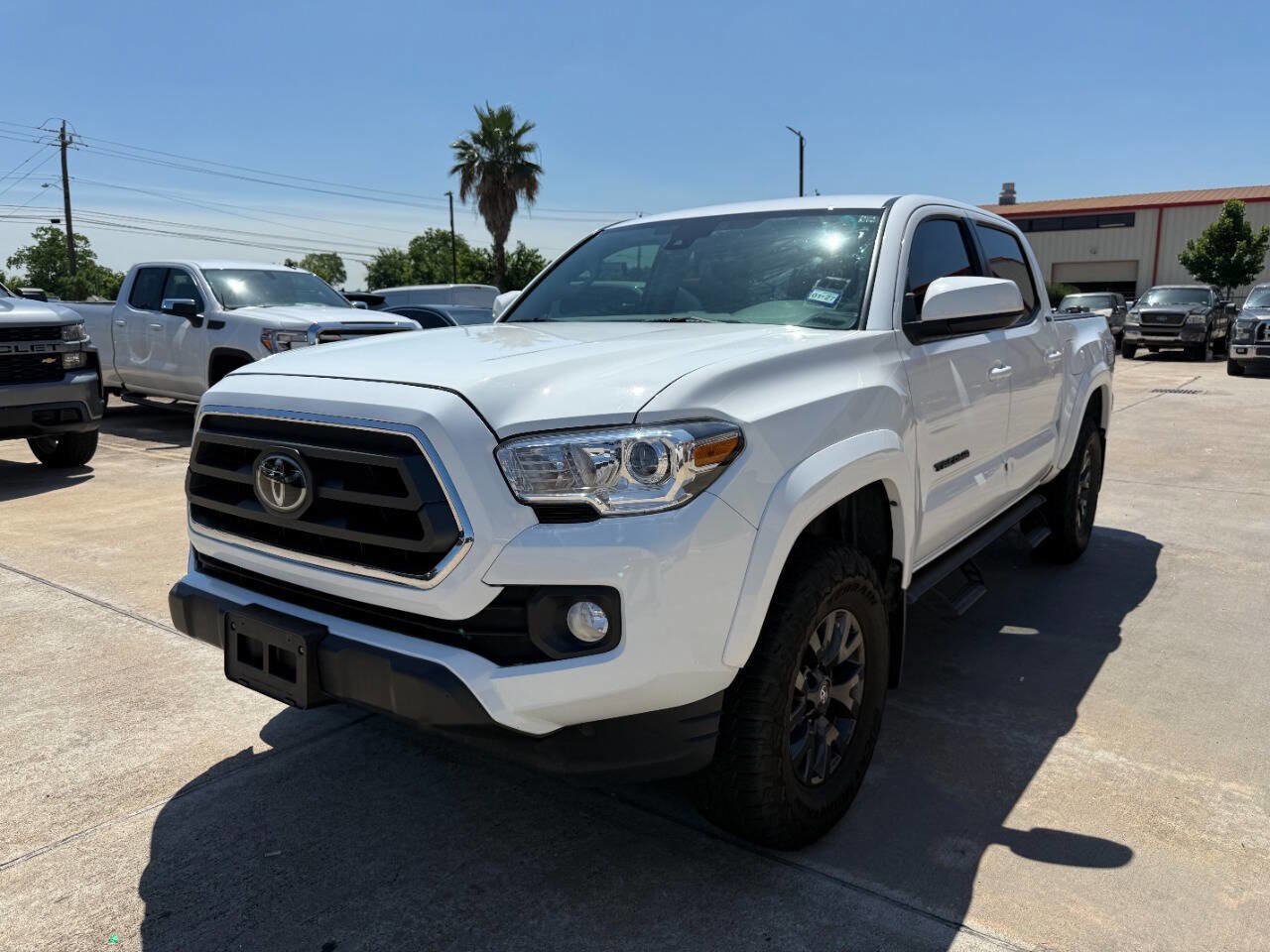 Used 2021 Toyota Tacoma SR5 w/ SR5 Appearance Package (SM) RWD image 3