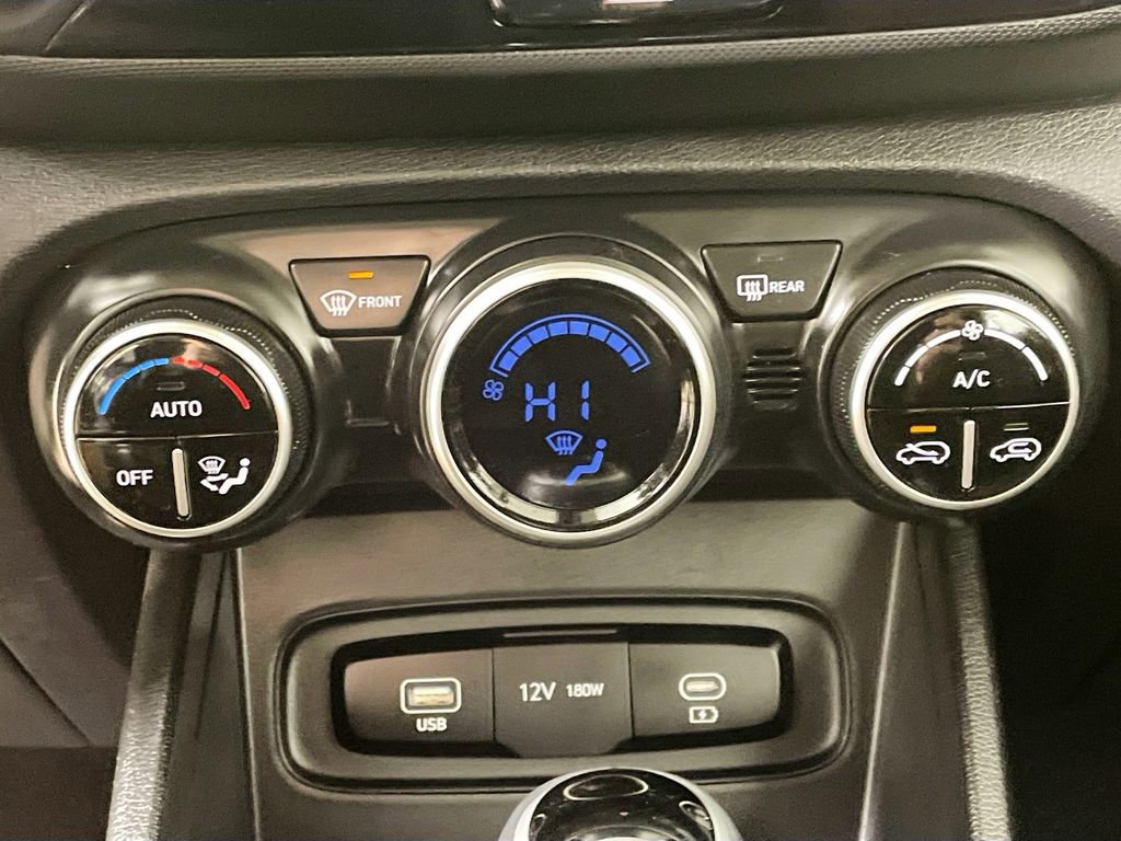 Used 2023 Hyundai Venue SEL image 21